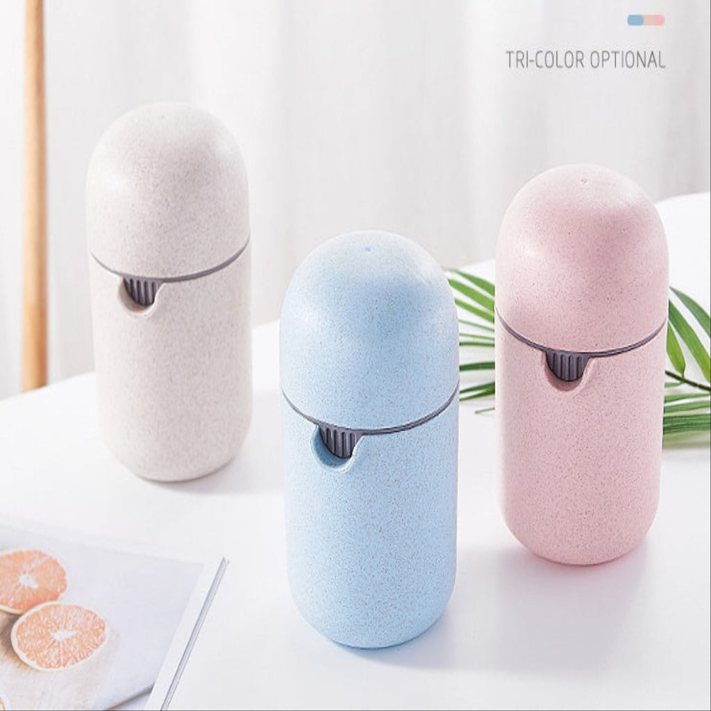 Portable wheat straw citrus juicer for oranges and lemons